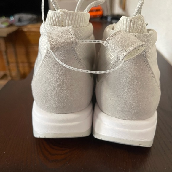 Nurture Response women’s size 10 - Picture 7 of 9